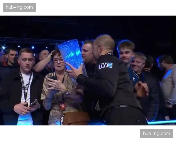 冠军霍金斯收获10万英镑奖金，其夺冠之路击败三位世界前十六选手